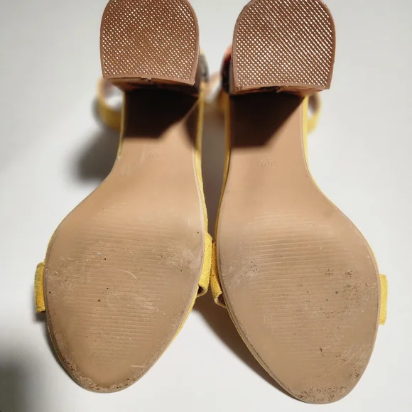 Cache Cache Yellow Block Heel, Open Toe, Ankle Strap, Suede Sandals Size 8.5 - Picture 11 of 16